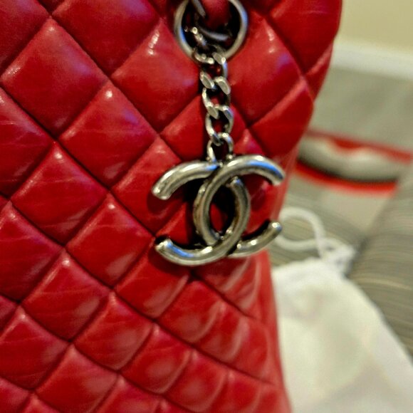 Chanel Fuchsia Quilted Iridescent Calfskin Leather New Bubble Small Tote Bag - Picture 4 of 16